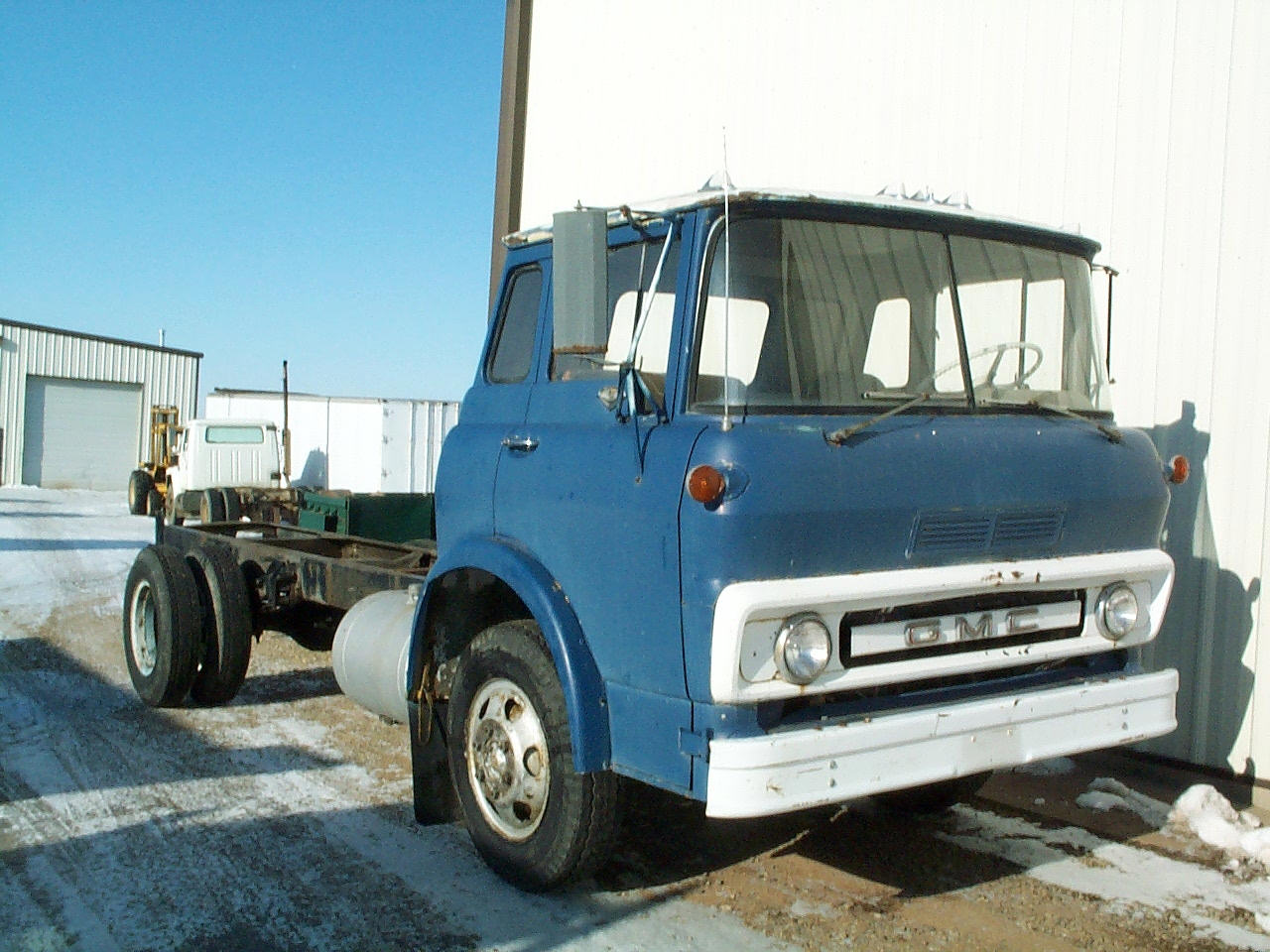 International Harvester 1700 tilt cab